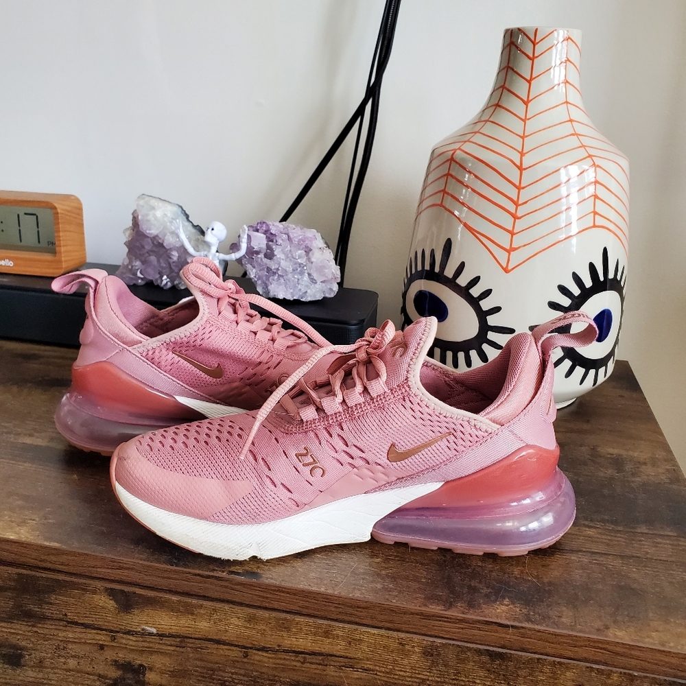Nike Women's Pink Airmax 270